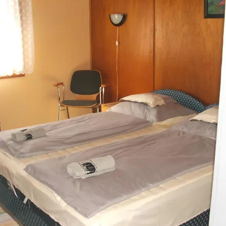 Zsiga Apartmanház * Balatonszabadi Fürdőtelep
