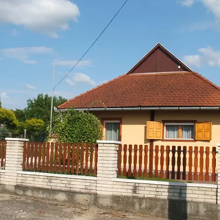 Apartment Zsiga Apartmanhaz
